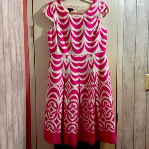 Talbots Preppy Floral Design Dress size 8 preowned in very good condition